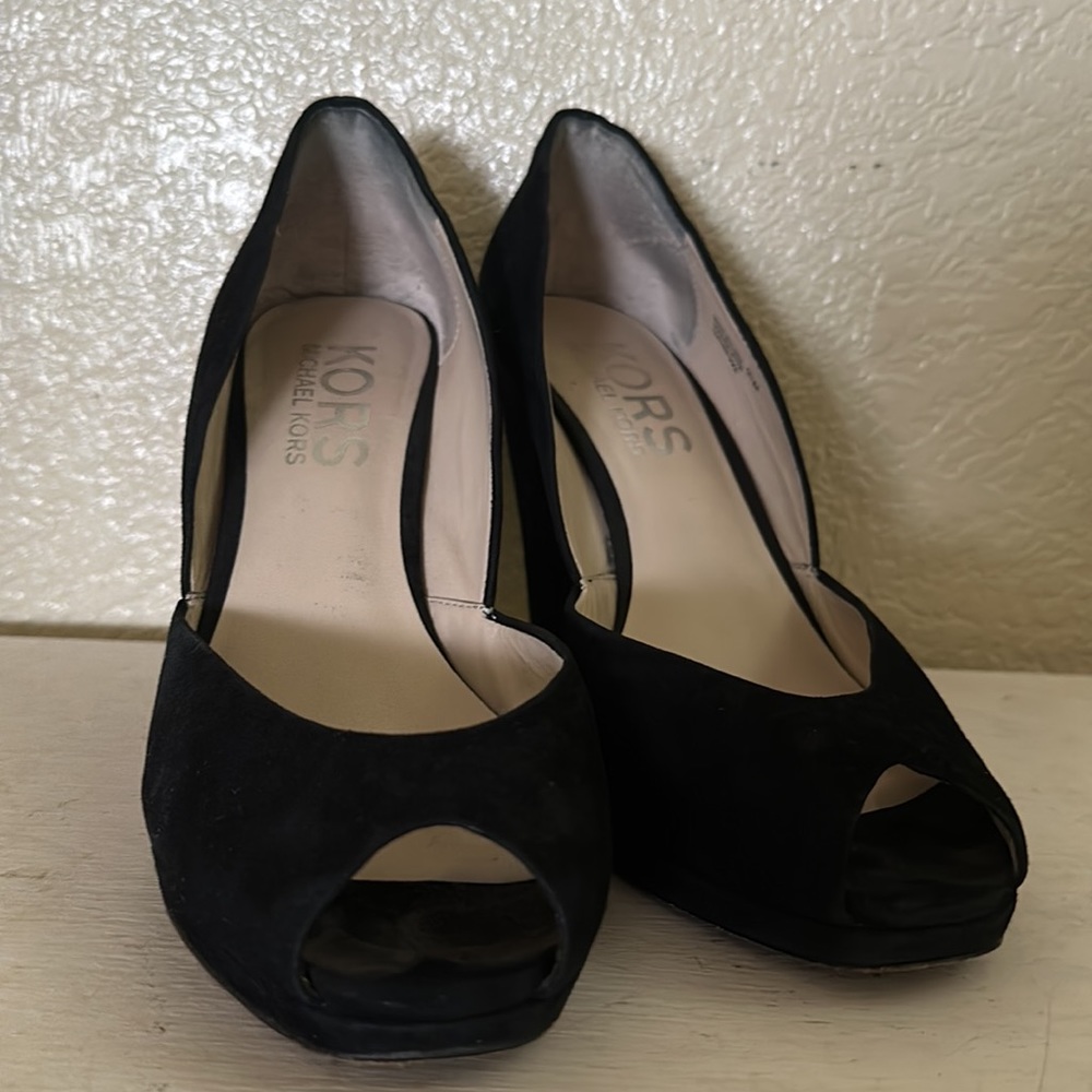 Michael Kors Vail Peep Toe Suede
Wedges